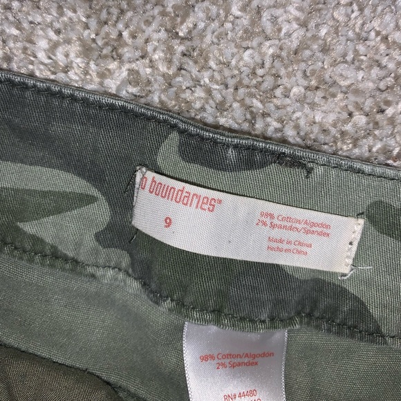 No Boundaries Juniors Green Camo Jean shorts sz 9 - Picture 6 of 9